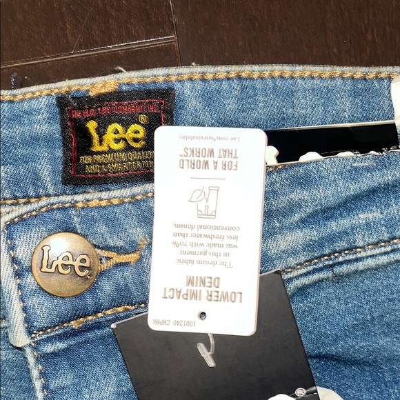 Lee NWT Woman’s High Rise Skinny size 6 M Light Blue Skinny Distressed Jeans - Picture 6 of 12